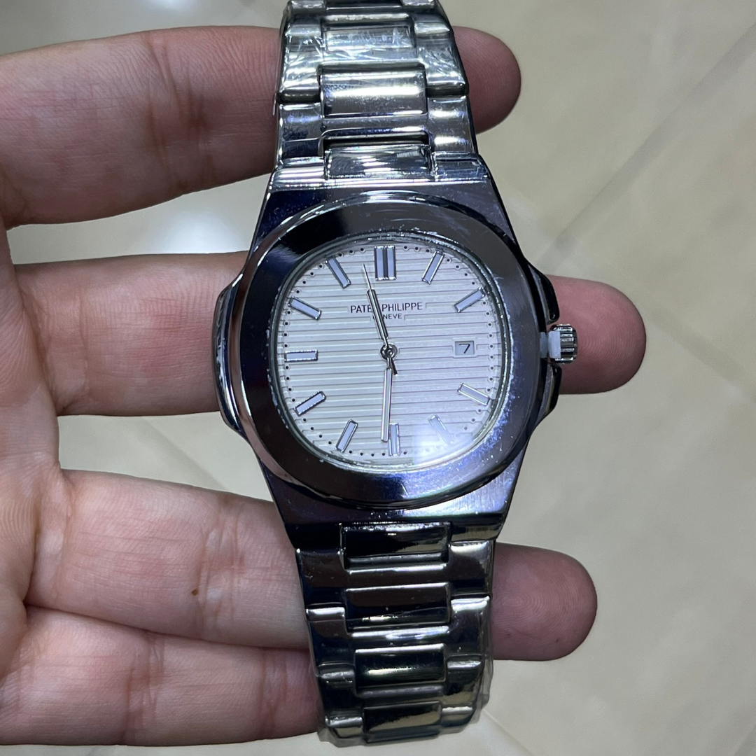 Patek Philippe Nautilus en acier inoxydable.