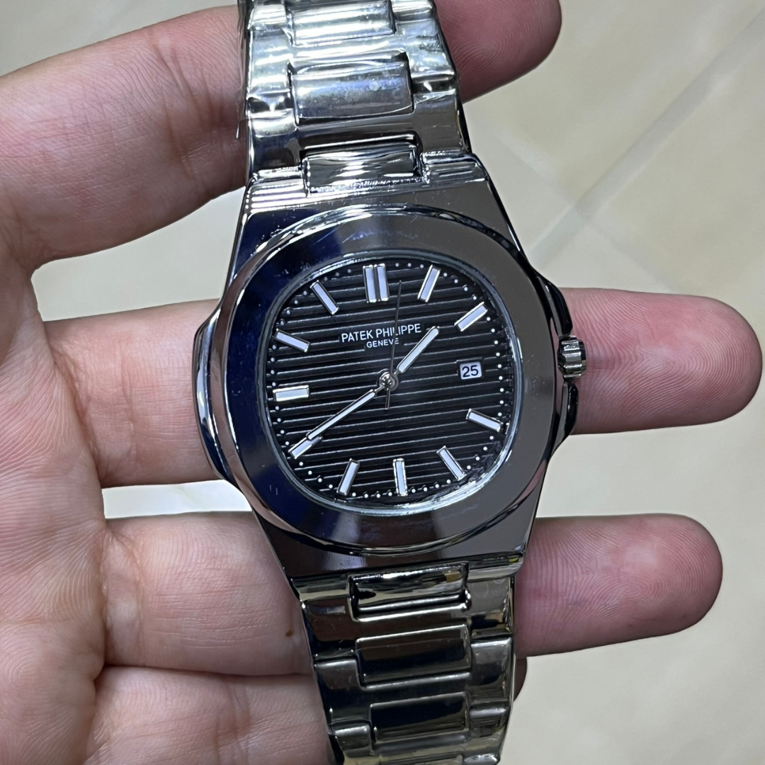 Patek Philippe Nautilus en acier inoxydable.