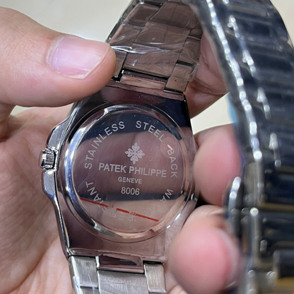 Patek Philippe Nautilus en acier inoxydable.
